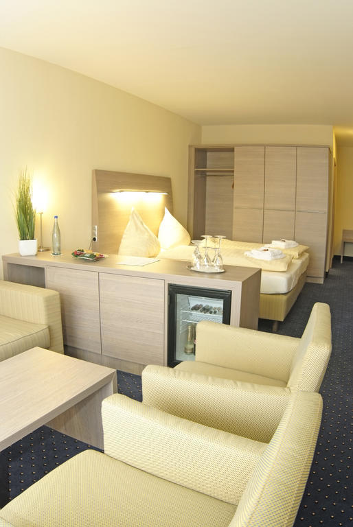 Hotel Buegener 그로나우 객실 사진